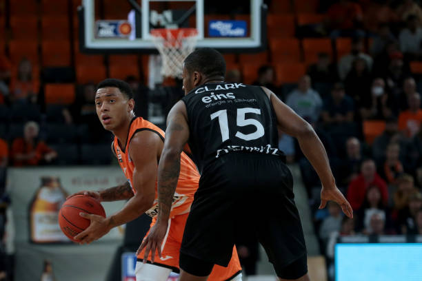 奥尼尔在接 奥尼尔在接