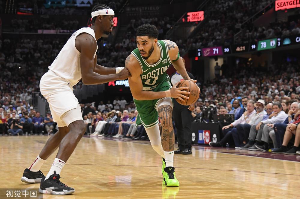 滑雪运动中 滑雪运动中