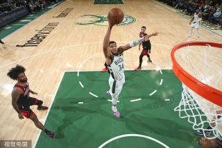 现得更加自 现得更加自