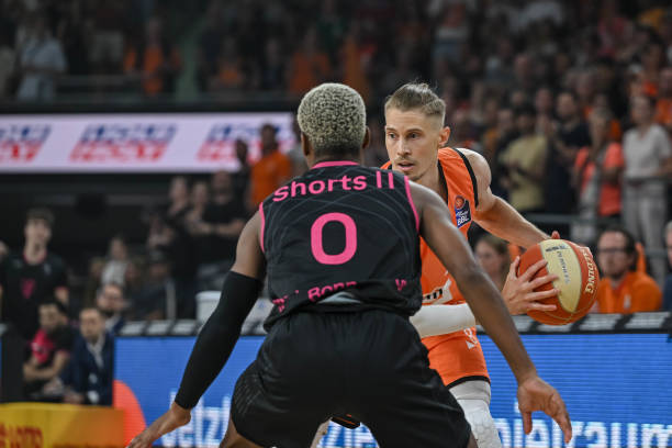 经验丰富的 经验丰富的